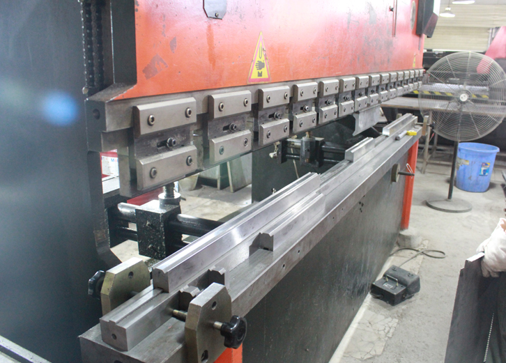 英迪爾生產(chǎn)設備-折彎機